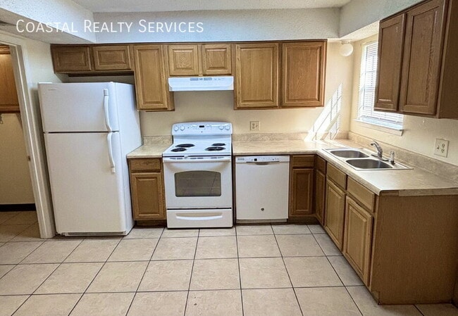 Building Photo - 705 Terrance Ct