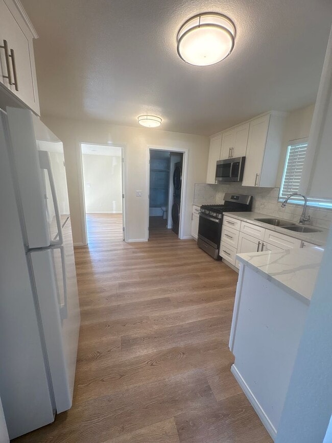 Building Photo - 232-248 Wolff St