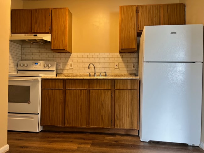 Building Photo - 232-238 Elyria St