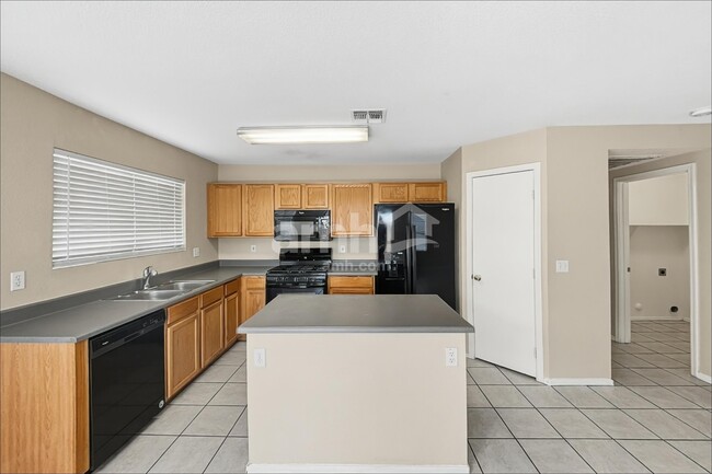Building Photo - 2256 E Hazeltine Way