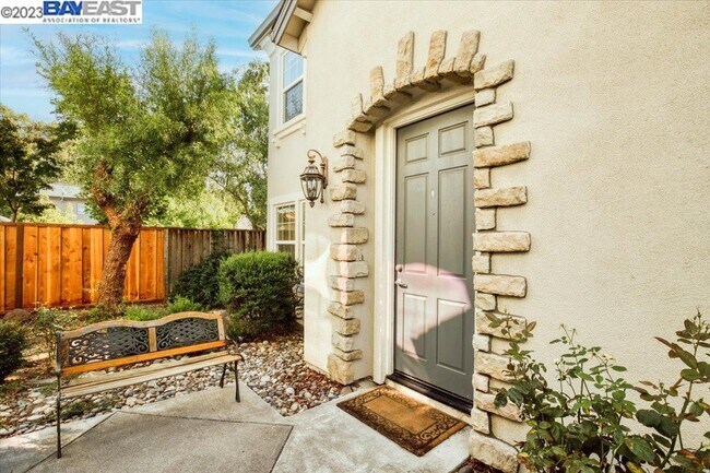 Building Photo - 1130 Wabesco Pl