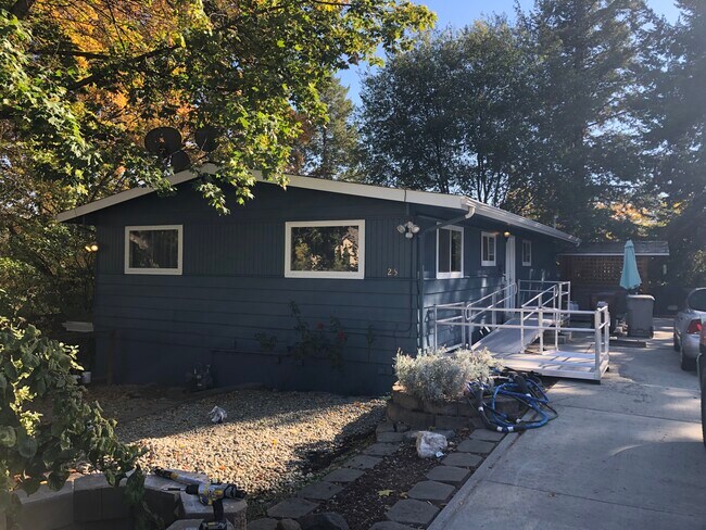 Foto del edificio - 215 NW Webb St