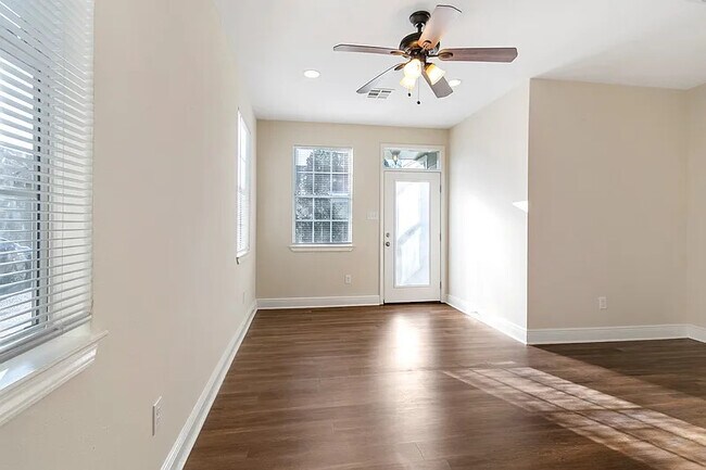 Foto del edificio - 2408 Oak Aly