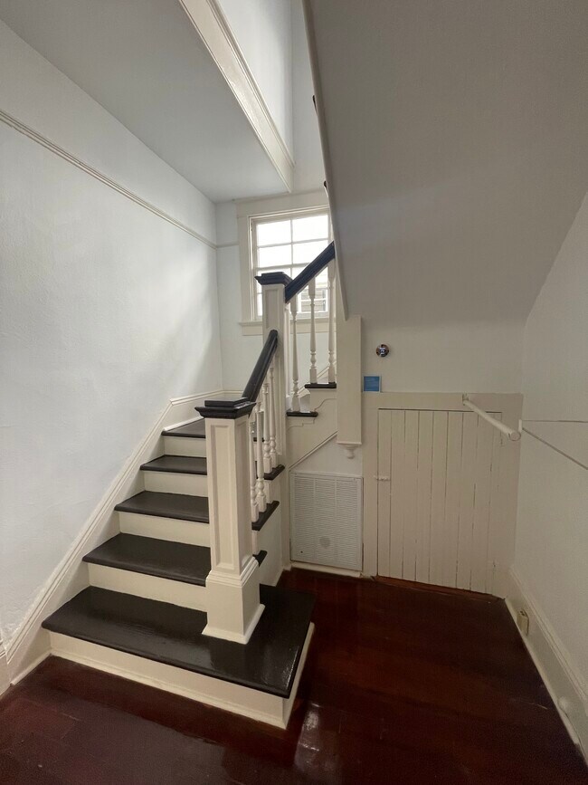 Building Photo - 334 Millaudon St