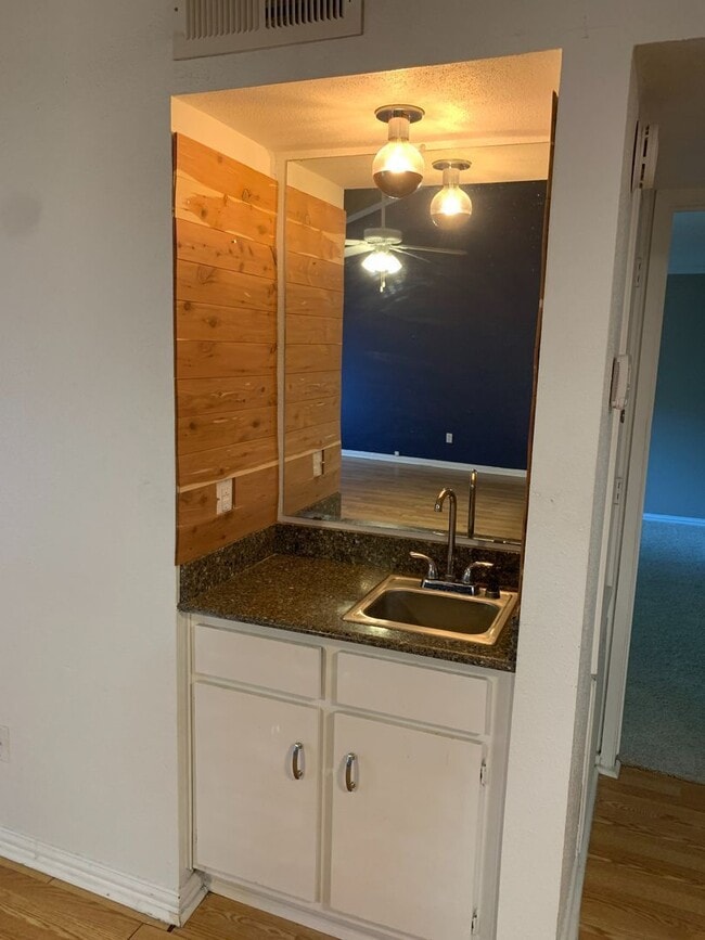 Photo - 1100 Augusta Dr Apartment