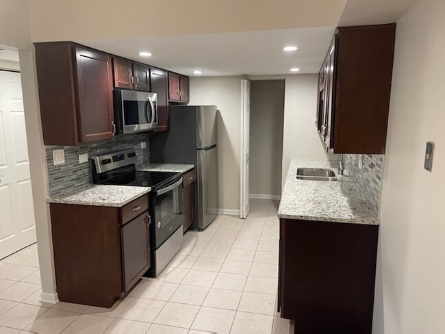 Building Photo - 1678 Kiowa Cir