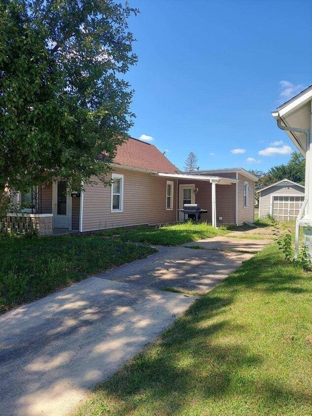 1405 Cherry St, Quincy, IL 62301 House Rental in Quincy, IL