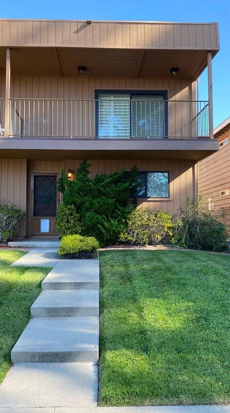Primary Photo - 490 Morro Ave