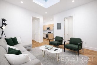 Building Photo - Modern Renovated 2BR with Skylight & Private Balcony in Prime Crown Heights