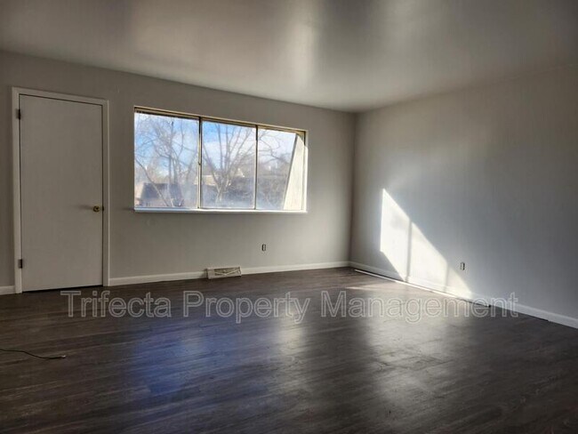 Foto del edificio - 2739 Leisure Dr