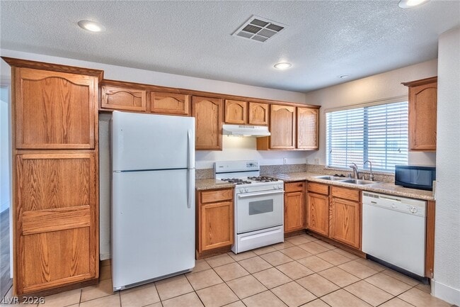 Building Photo - 3327 Erva St