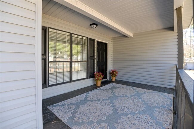 Foto del edificio - 736 Regina Ct NW