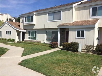 Foto principal - 1045 Canyon Spring Ln