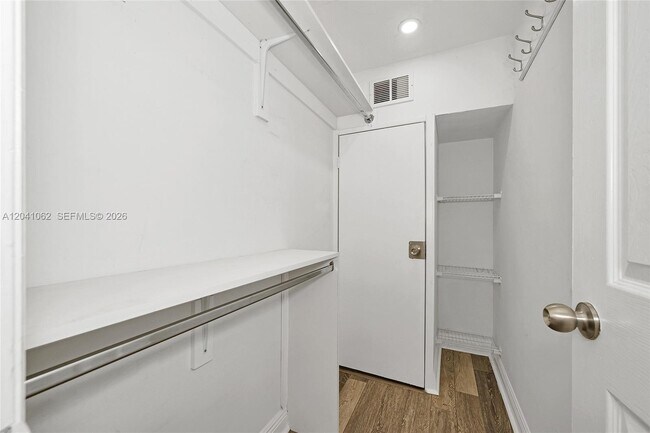 Building Photo - 3524 SW 14th St