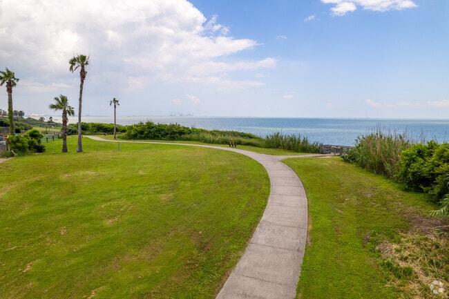 When running on Violet Andrews Park trails, Portland locals can see sights of the nearby bay.