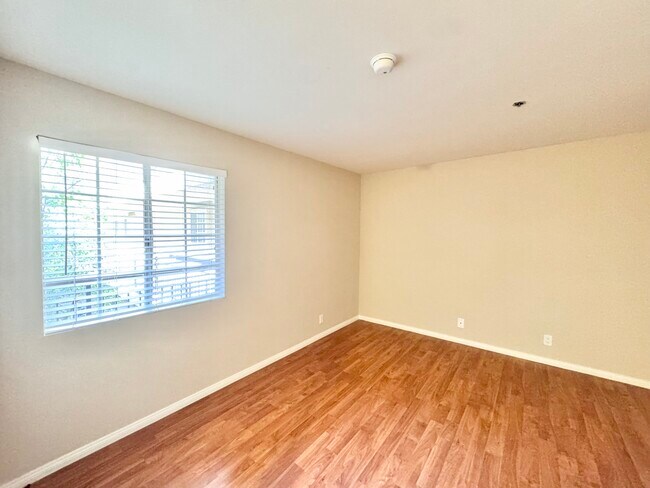 Foto del edificio - 8722 Burton Way