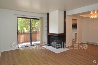 Building Photo - 6877 Countrywoods Cir