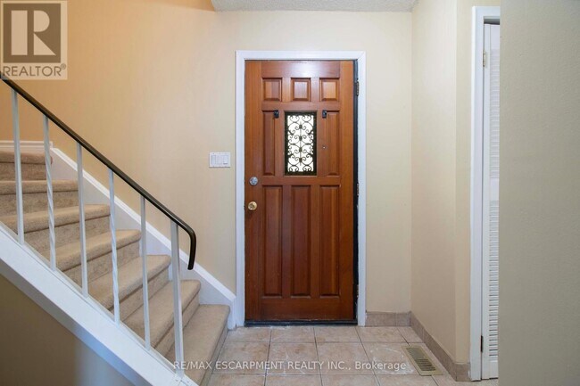 Building Photo - 153 Limeridge Rd W