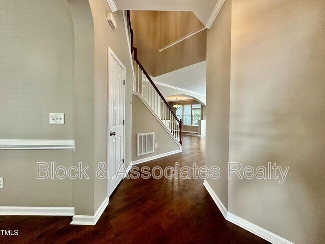 Building Photo - 414 Hilltop View St