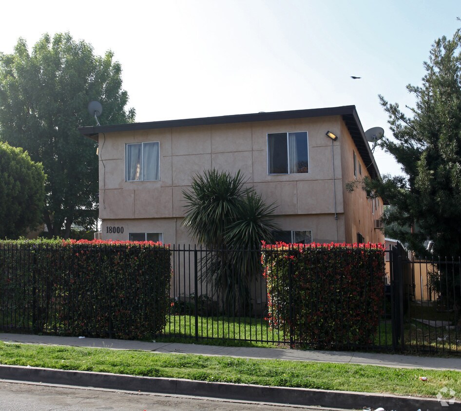Building Photo - 18000 Schoenborn St