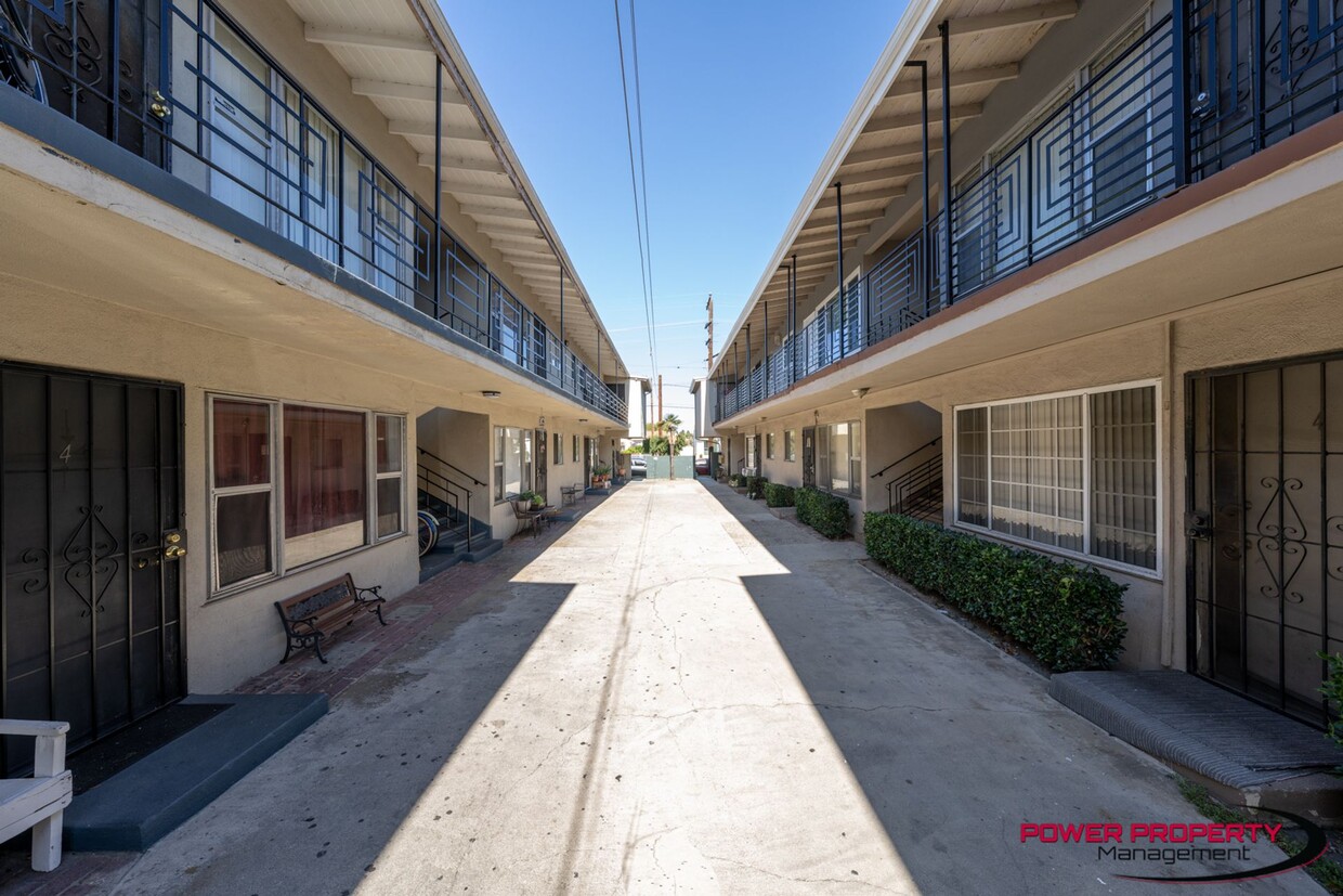 Foto del edificio - 16120 Van Ness Ave.