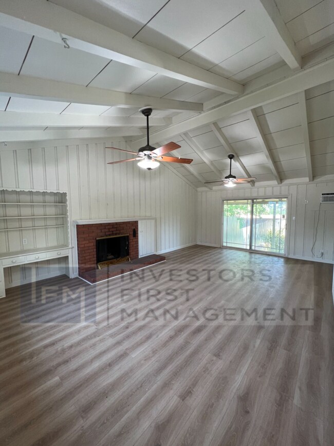 Building Photo - 241 E Etiwanda Ave