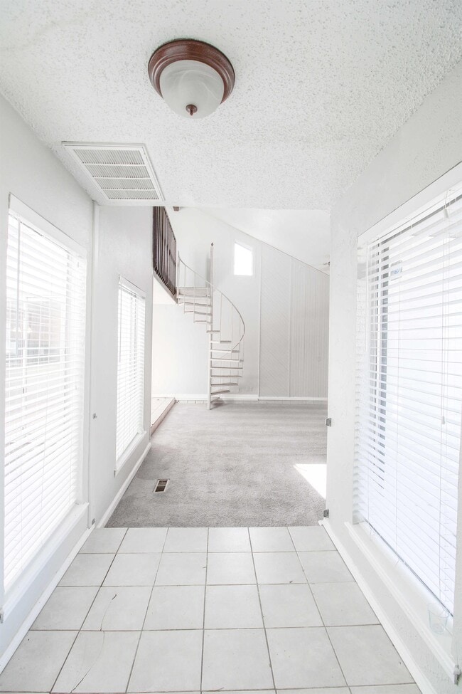 Foto del edificio - 8900 N Shannon Ave