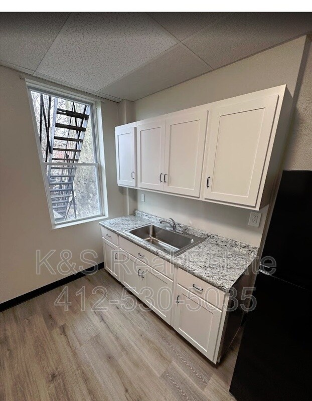 Foto del edificio - 1224 N Franklin St