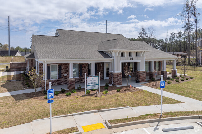 CLUBHOUSE - Ivy Ridge Apartments