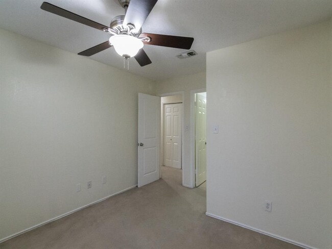 Building Photo - 420 Santa Fe Trail