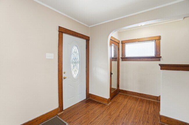 Foto del edificio - 1033 Forest Ave