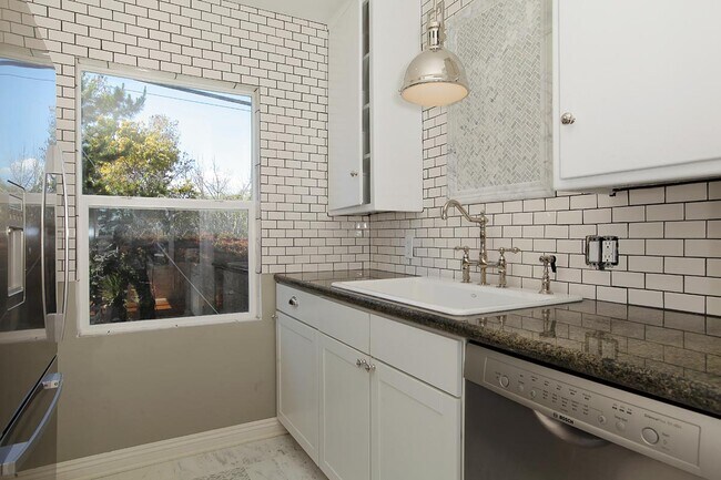 Foto del edificio - 2577 Granville Ave