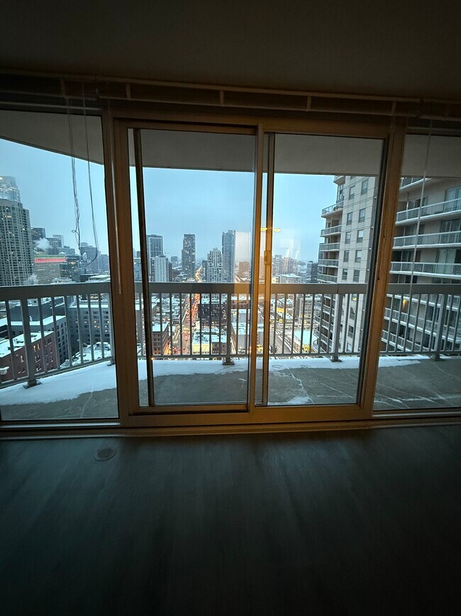 Foto del edificio - 544 N State St