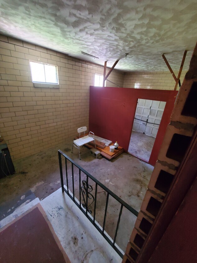 Primary Photo - 3034 Moore St