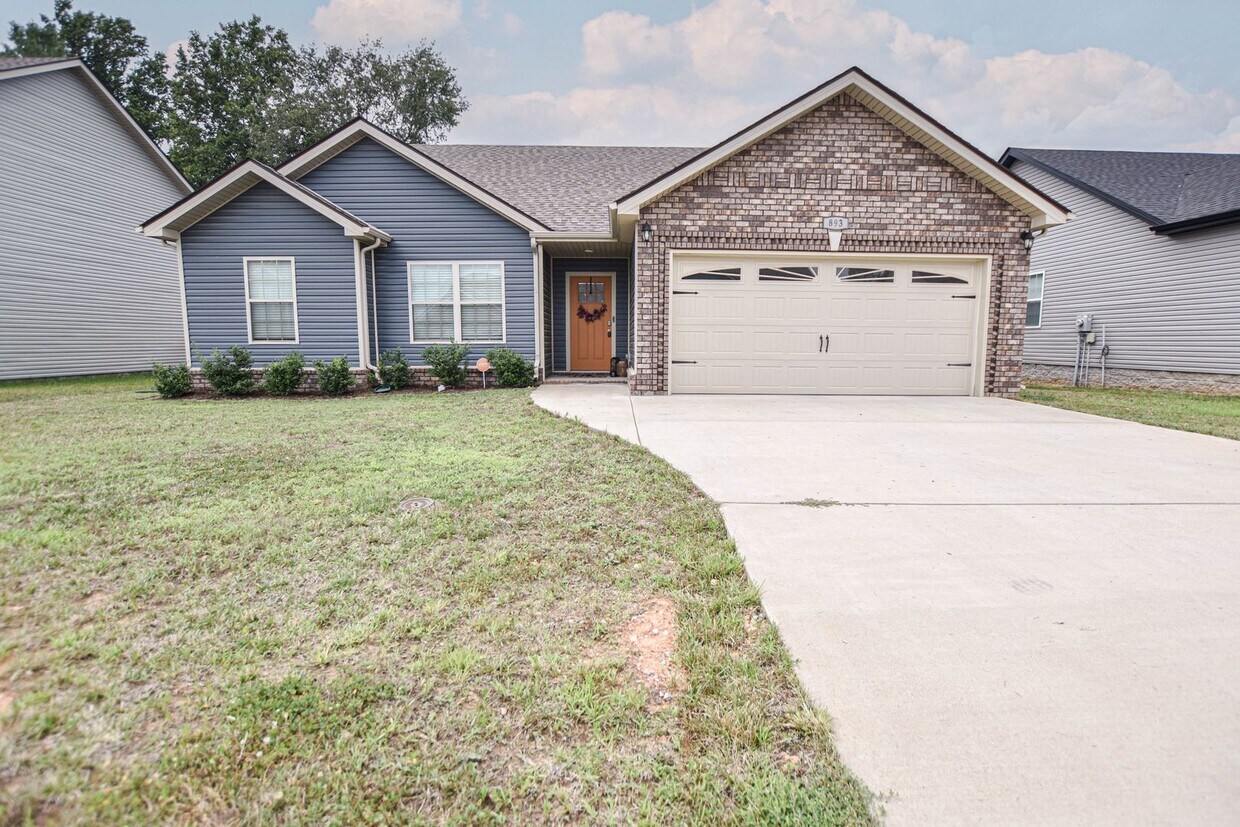 Primary Photo - Pet Friendly Three Bedroom!