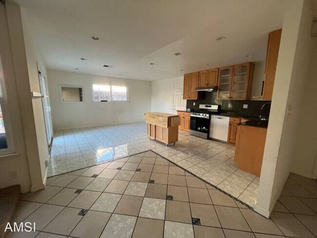 Foto del edificio - 4 br, 3 bath House - 4543 Angeles Ave