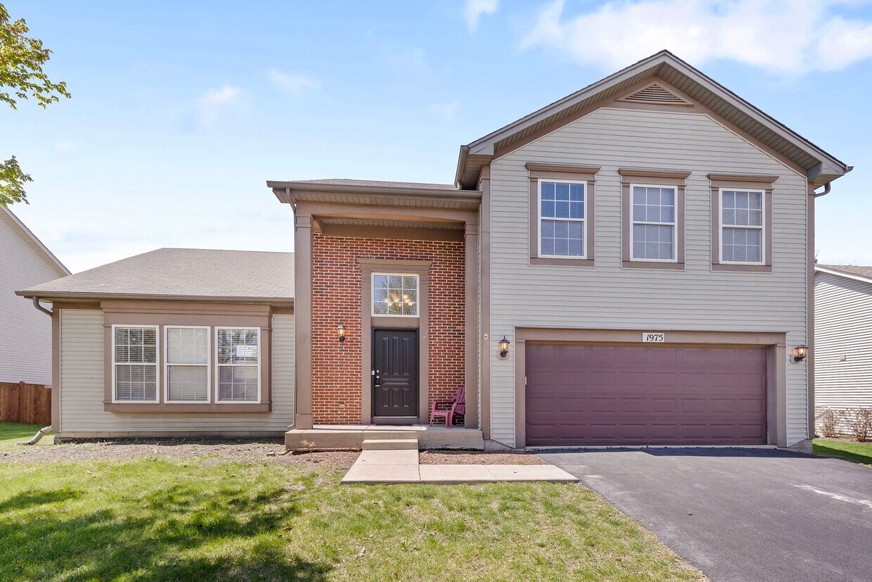 1975 Colonial St, Aurora, IL 60503 House Rental in Aurora, IL