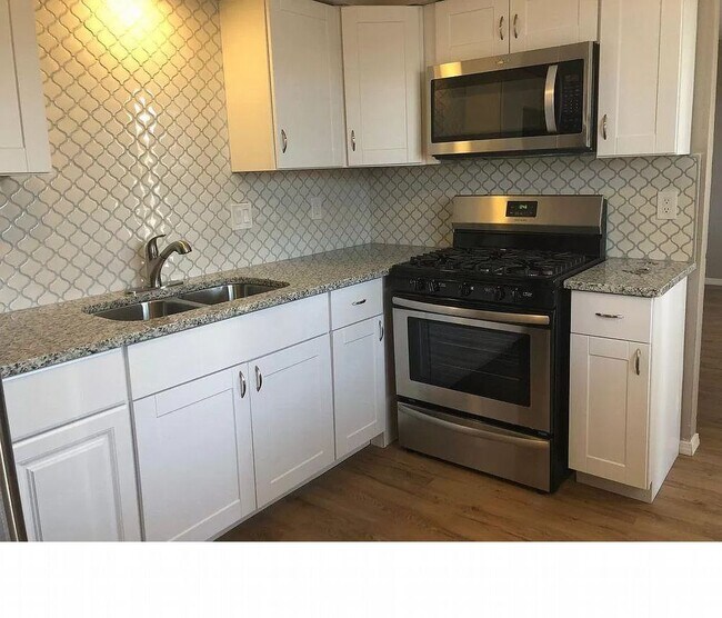 Building Photo - 1804 Buena Vista Drive Southeast - 2