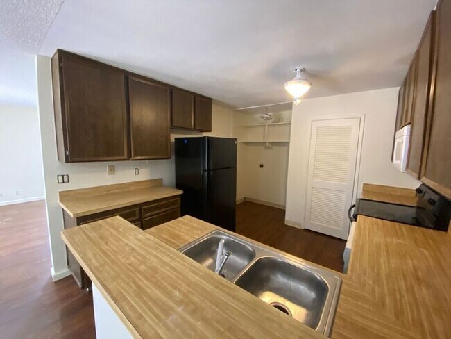 Building Photo - 6880 Bear River Row