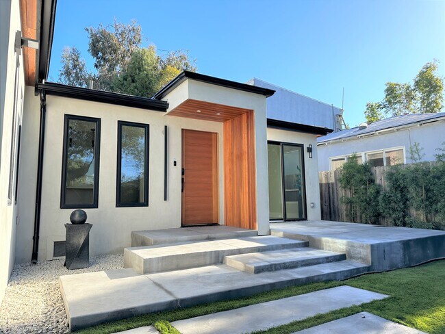 Building Photo - 3632 Maplewood Ave