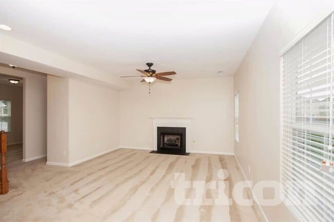 Building Photo - 2037 Silverton Cir