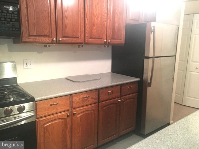 Building Photo - 310 Drummers Ln