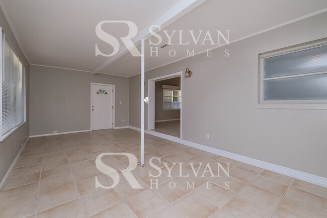 Building Photo - Bright 3BR 2BA Home