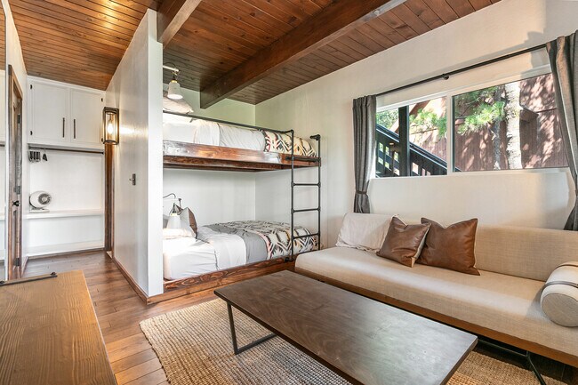 Foto del edificio - 1239 Portillo Ln