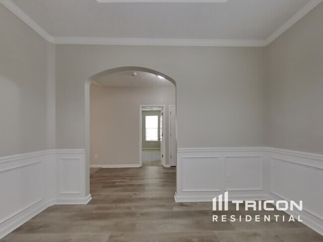 Foto del edificio - 5746 Lakeside Dr
