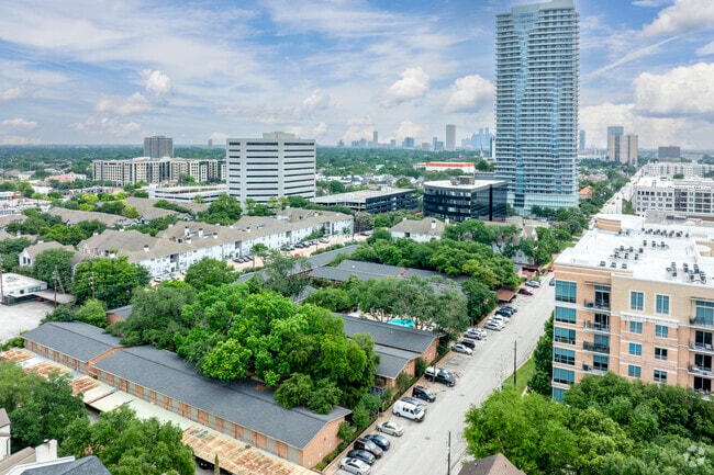 3922-3944 W Alabama St - Context - Forester's Pond