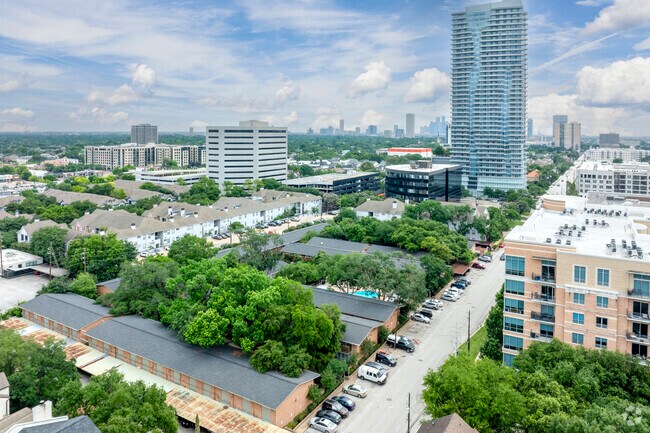 3922-3944 W Alabama St - Contexto - Forester's Pond