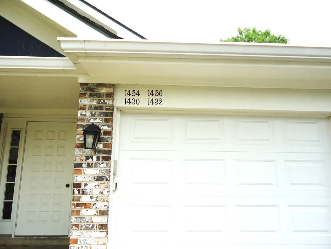 Building Photo - 1432 Wentworth Ct