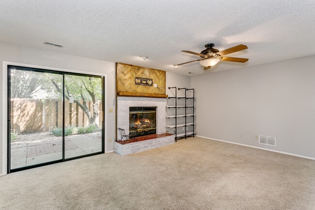 Foto del edificio - 2226 S Linden Ct