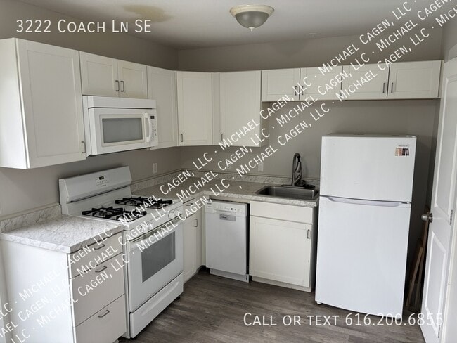 Building Photo - 3222 Coach Ln SE
